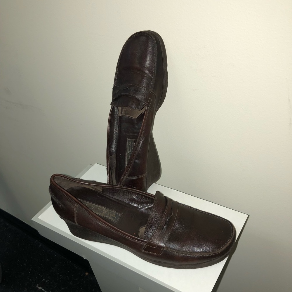 Shoes - Picture 6 of 7